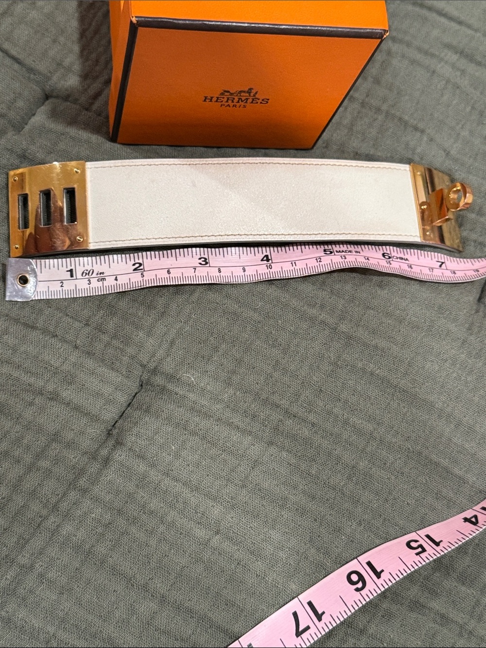 Hermès Kelly Dog bracelet cream leather Gold-Tone H Hardware - Picture 8 of 8
